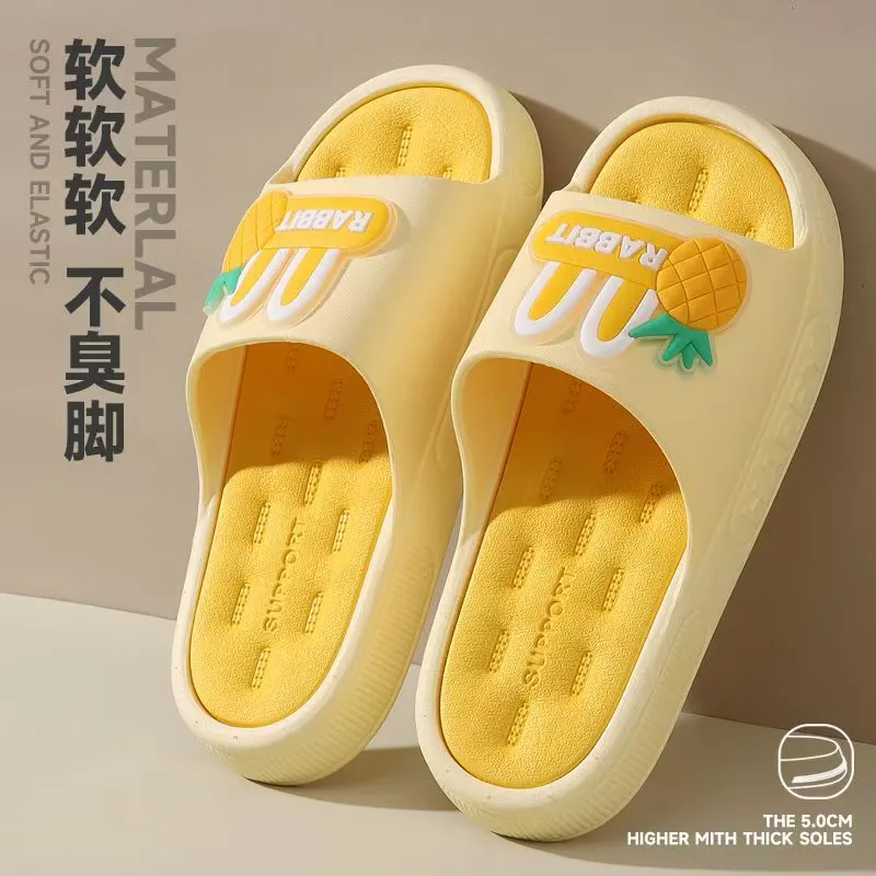 <strong>Fashion Charm: Summer Sandal Trend Guide</strong>